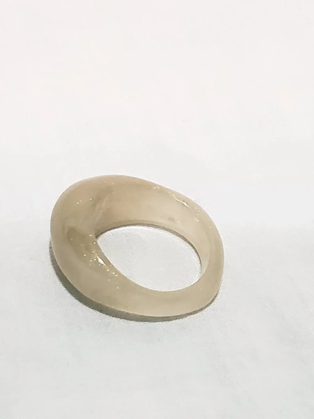 Chunky Dome Beige Acrylic Resin Ring Glossy Finish Gold Glitter Flecks Size 8